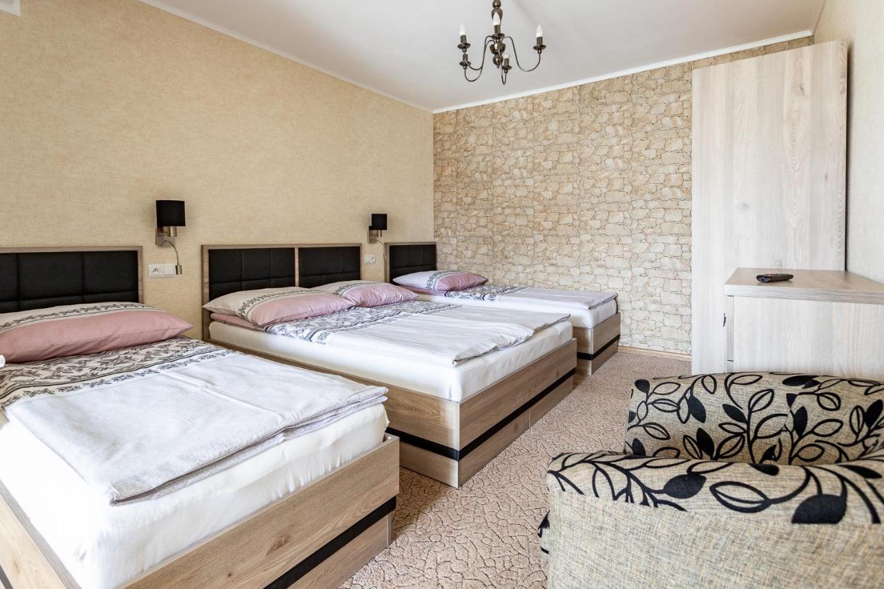 Pokoje Goscinne Katarzyna Kur Debki Exterior photo
