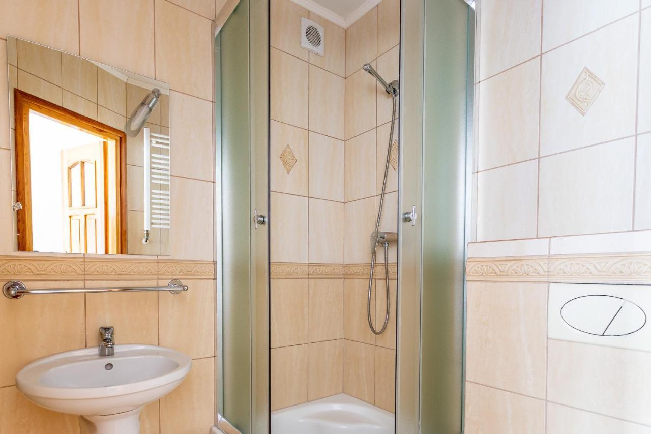 Pokoje Goscinne Katarzyna Kur Debki Exterior photo